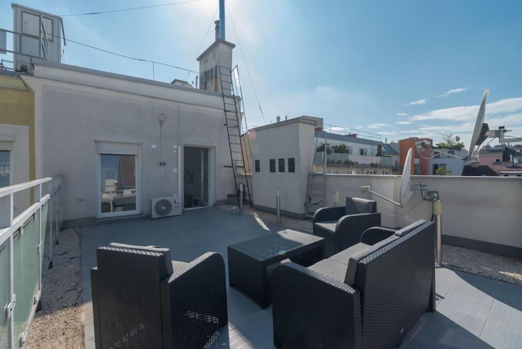 Apartament Grosse Terrasse, Klimaanlage Und U-bahn Naehe *