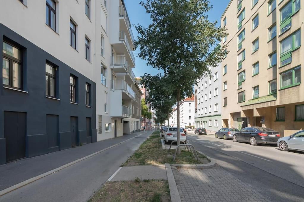 Grosse Terrasse, Klimaanlage Und U-bahn Naehe Apartament *