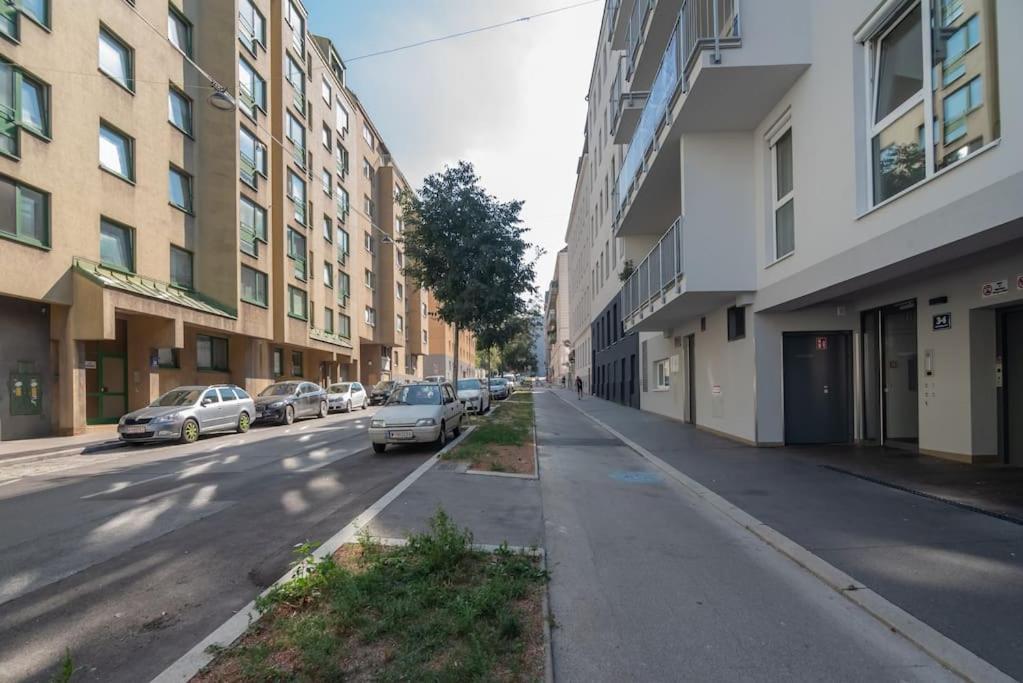 Apartament Grosse Terrasse, Klimaanlage Und U-bahn Naehe