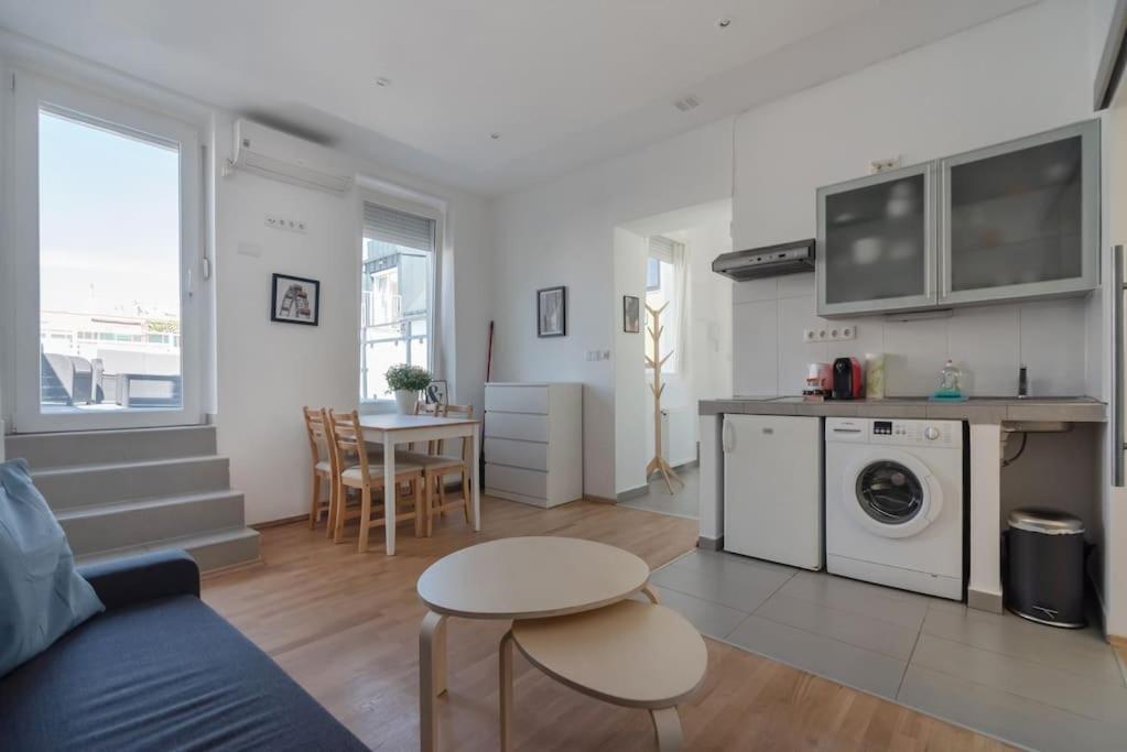 Grosse Terrasse, Klimaanlage Und U-bahn Naehe Apartament *