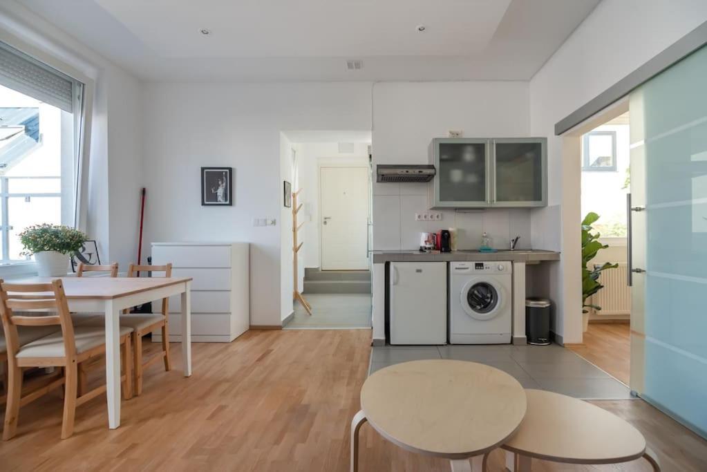 Grosse Terrasse, Klimaanlage Und U-bahn Naehe Apartament *